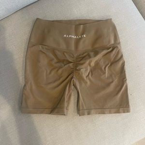Alphalete Amplify 4.5” (Color: chai)
